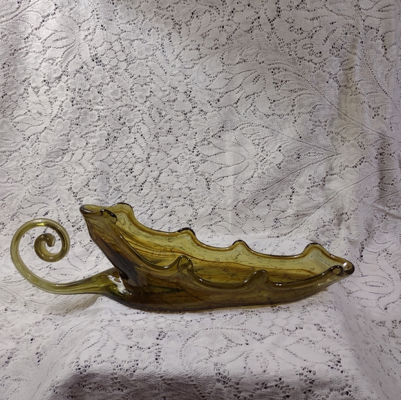 Hand blown Sooner Glass swirled art Leaf - Picture 1 of 8